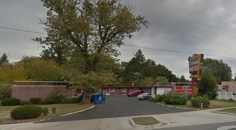 Sherwood Motel - Street View 2015 - Original Sign Still There